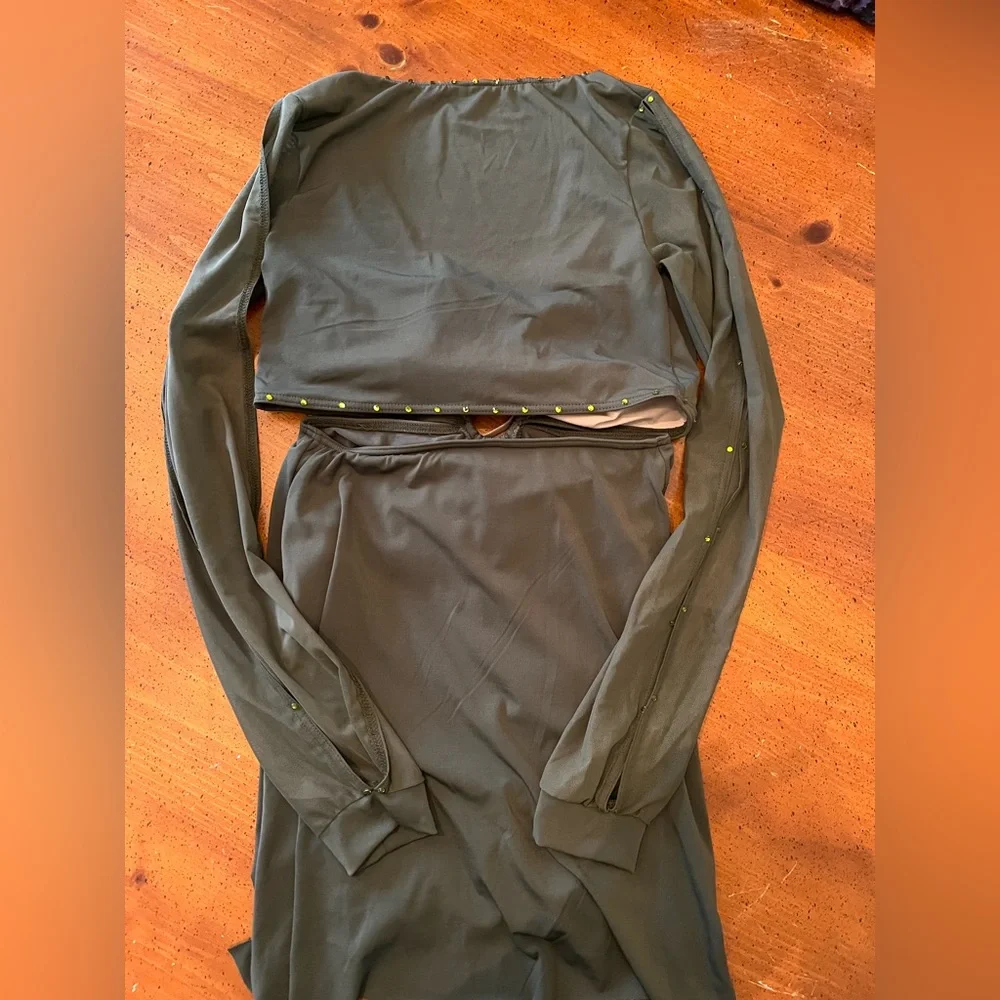 Weissman Green O-Ring Poet Sleeve Dress Dance Costume - Medium Adult - Picture 10 of 14